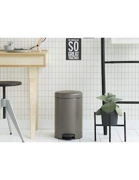 Bote de basura Brabantia de acero inoxidable