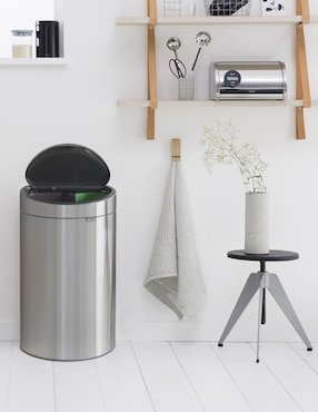Bote de basura Brabantia de acero inoxidable