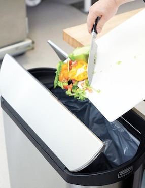 Bote de basura Rubbermaid de acero inoxidable