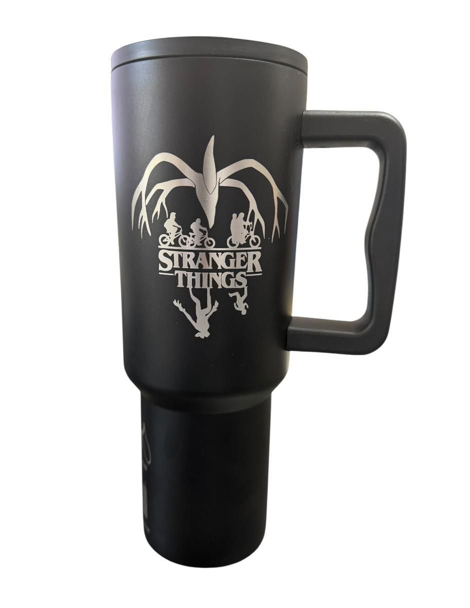 Termo de acero inoxidable Stranger Things con tapa rosca 1.2 L 2
